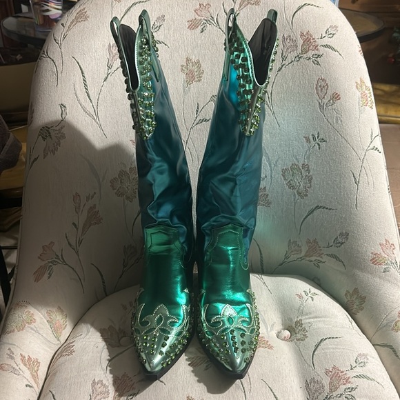 Azalea Wang Knox Metallic Cowboy Boot - Picture 2 of 7